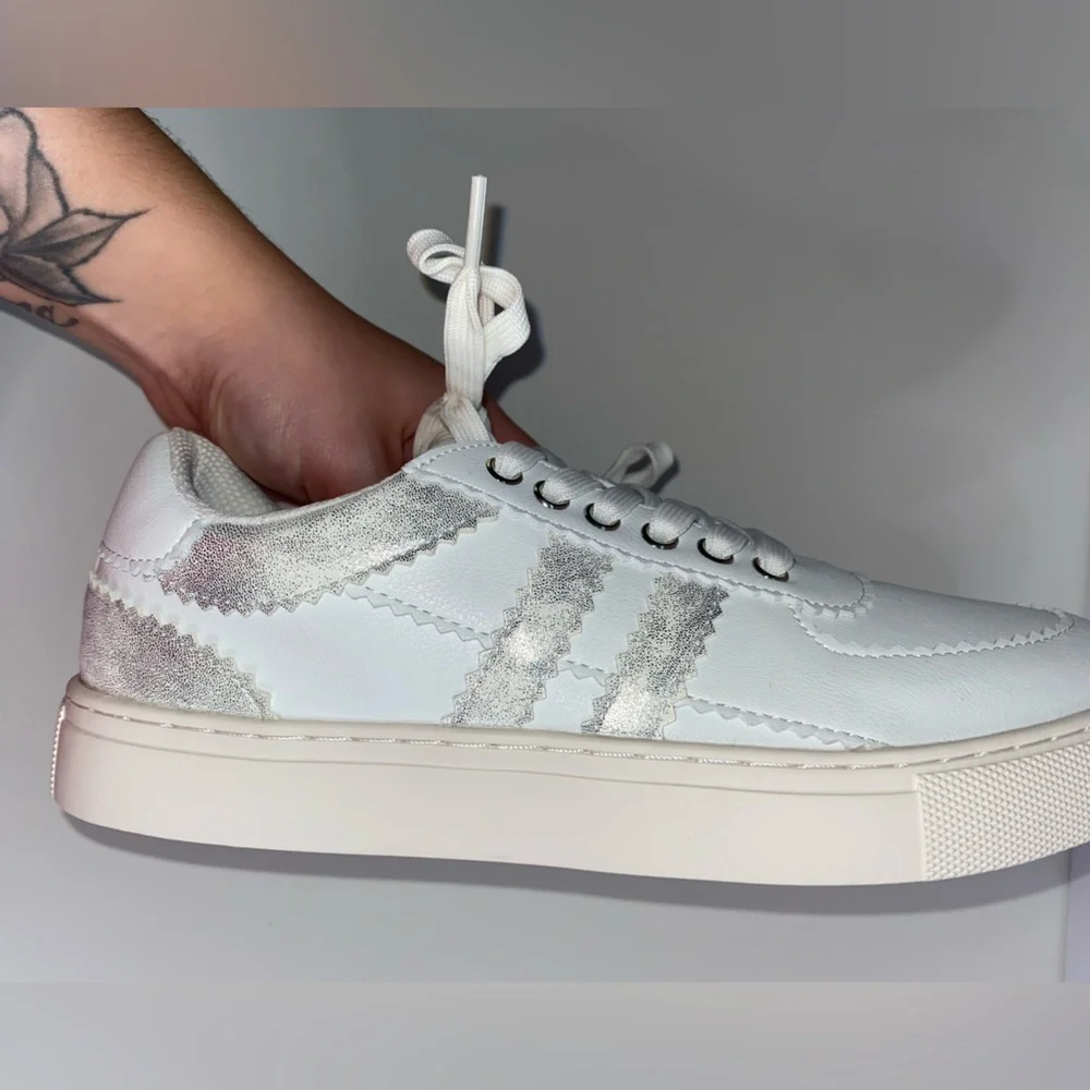 NEW!‎ Corkys footwear women’s Rizz Fashion Sneaker